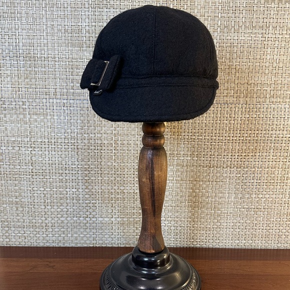 Black Six Panel Boiled Wool Newsboy Cap by Sanibel Canada - Picture 4 of 11